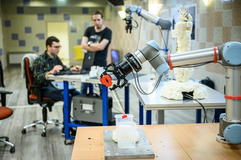 Ingyen látogatható a mesterséges intelligenciát és a művészetet összekapcsoló kiállítás