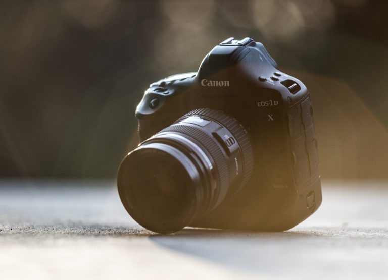 Irányt vált a Canon, rövidesen elbúcsúznak a tükörreflexes gépektől