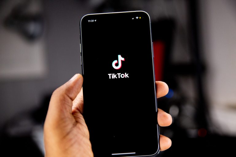 Pedofília, lefejezések, öngyilkosságok - perelnek a TikTok traumatizált moderátorai