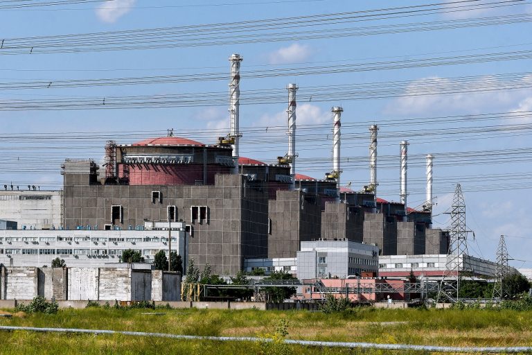 Tűz ütött ki Európa legnagyobb atomerőművében az ukrajnai harcok során