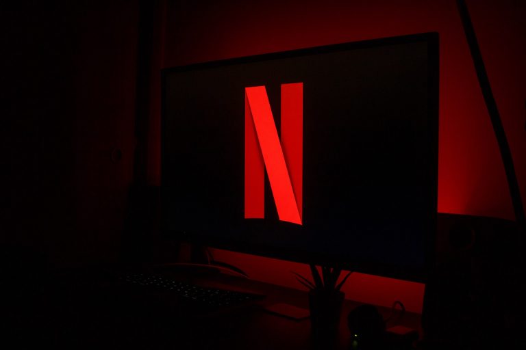 Mélyrepülésben a Netflix részvényei, véget érhet a streaming szolgáltatások első aranykora
