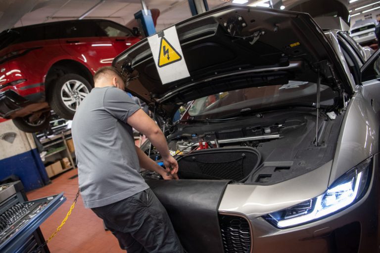 Több a probléma az új elektromos autókkal mint a benzinesekkel