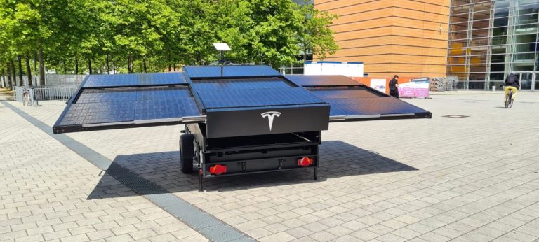 Napelemes pótkocsit villantott a Tesla, de kérdéses, hogy egyáltalán kapható lesz-e