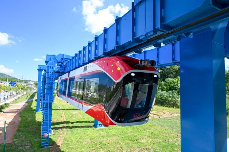 A kínai Vörös Vasút az első felfüggesztett maglev vonat