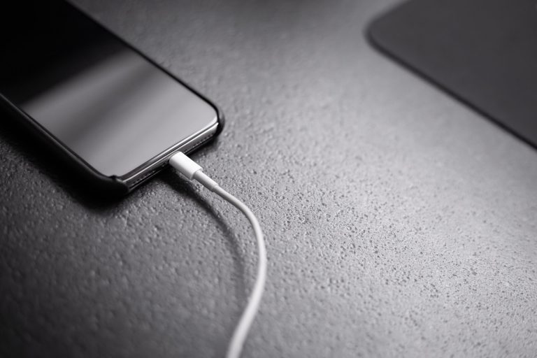 Okos trükkel érték el, hogy zöldebb energiával töltsenek a mobiljaink