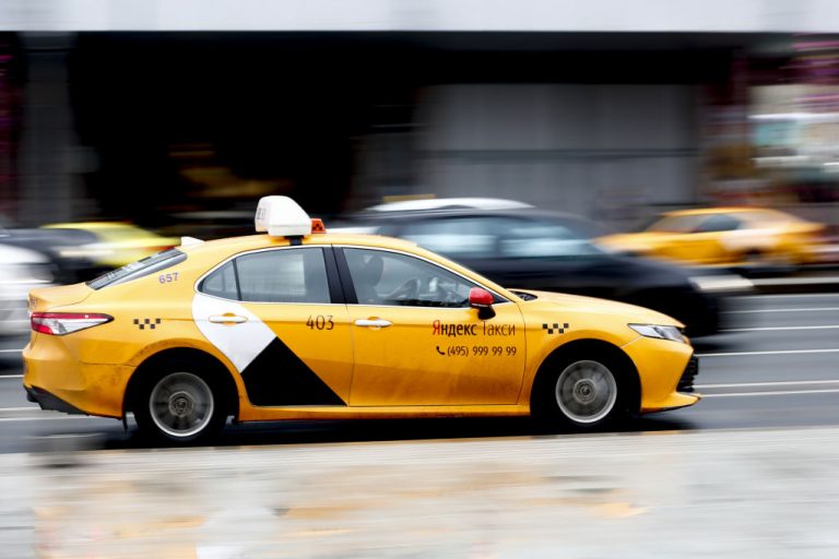 Taxik tucatjait térítették el hekkerek Moszkvában
