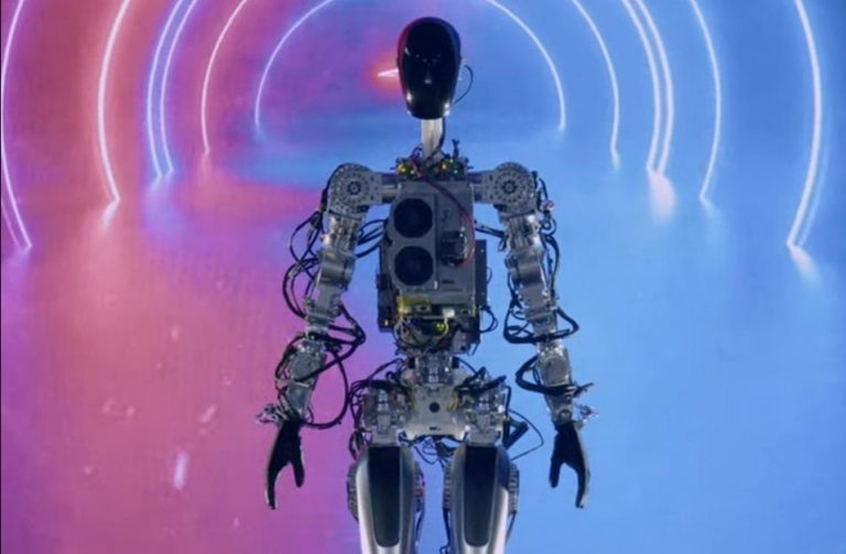 A Tesla emberszerű robotja egy autó áránál olcsóbb lesz és milliós példányszámban gyárthatják a jövőben