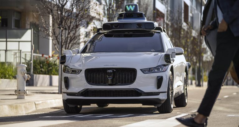 Újabb városban indulhat el a Waymo sofőr nélküli taxiszolgáltatása