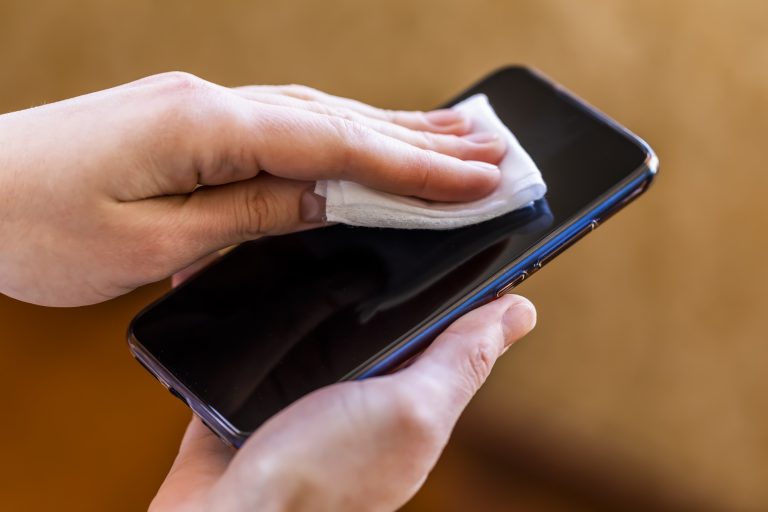 Hogyan tisztítsuk a mobilunkat, és hogyan ne?