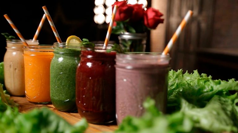 Finom, frissítő, vitamindús gyümölcslevek készítése a vendéglátóiparban