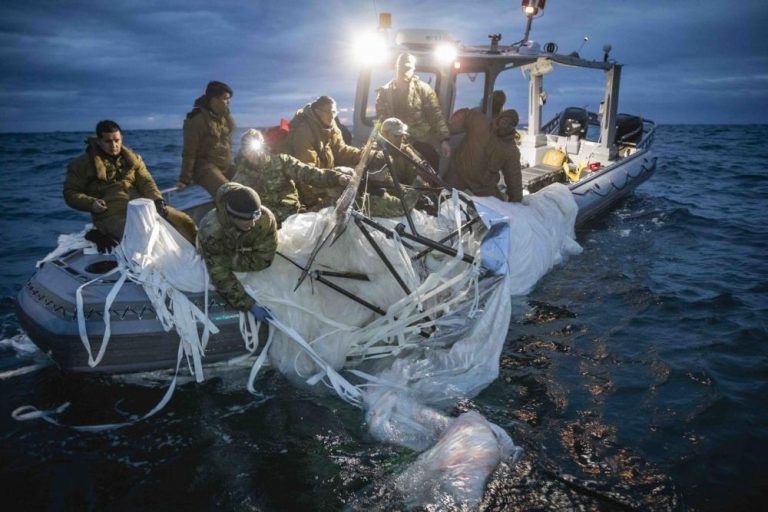 Először látható közeli képeken a kínai kémballon roncsa