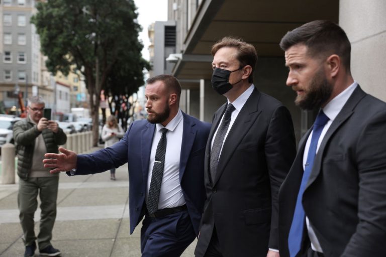 Egy óra alatt eldöntötte az esküdtszék, hogy bűnös-e Elon Musk
