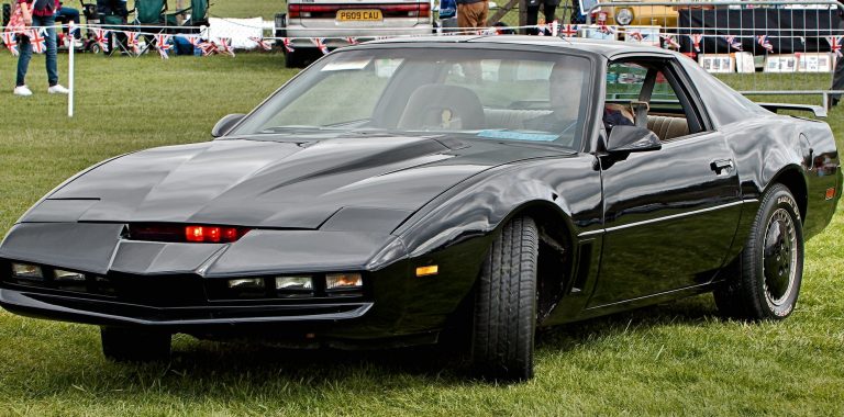 A GM Knight Rider-szerű beszélő autókat építene a ChatGPT segítségével