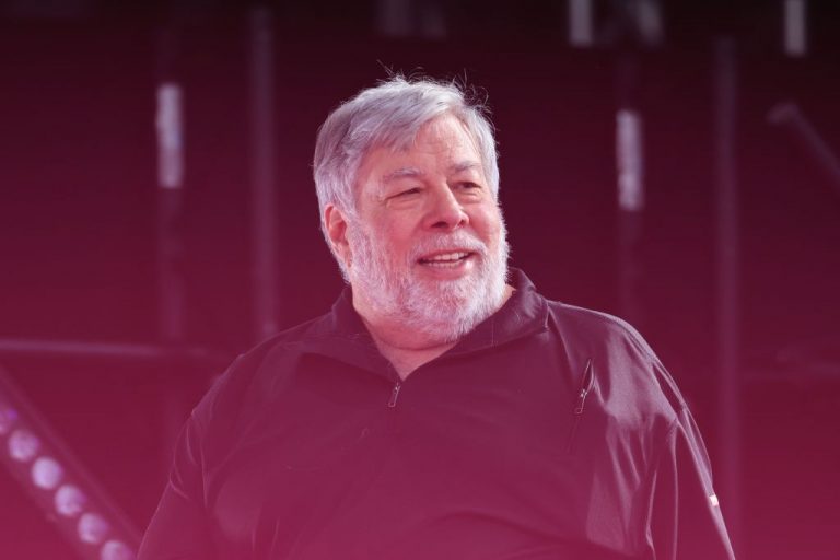 Fél évnyi kényszerszünetet kér a mesterséges intelligenciák fejlesztésében az Apple alapítója és Elon Musk