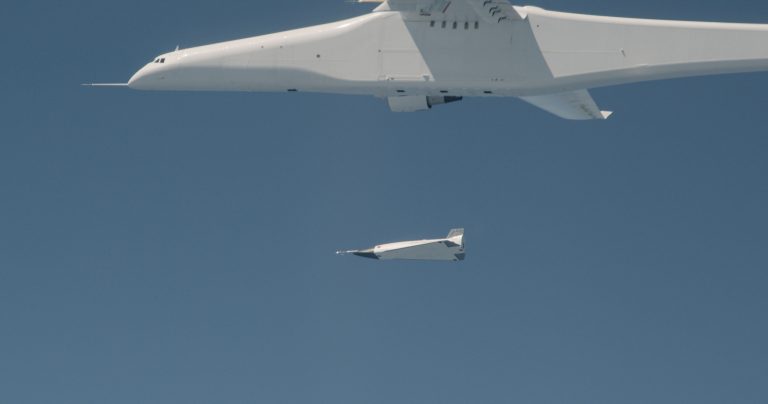 A Stratolaunch Roc, a világ legnagyobb repülőgépe, mérföldkőnek számító teszten van túl