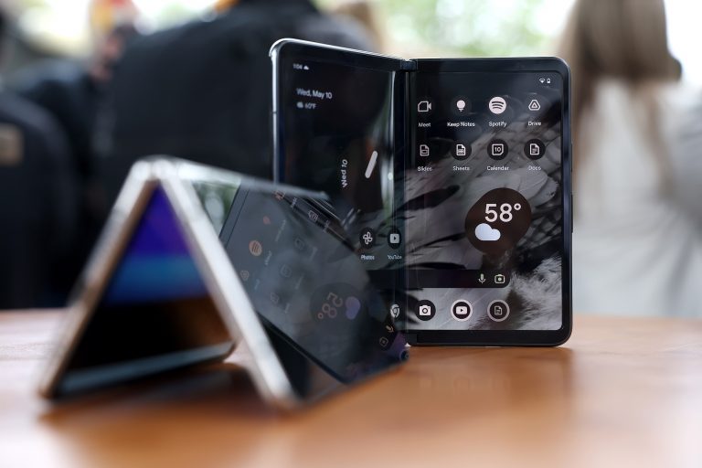 Komoly kihívót kapott a Samsung hajlítható telefonja