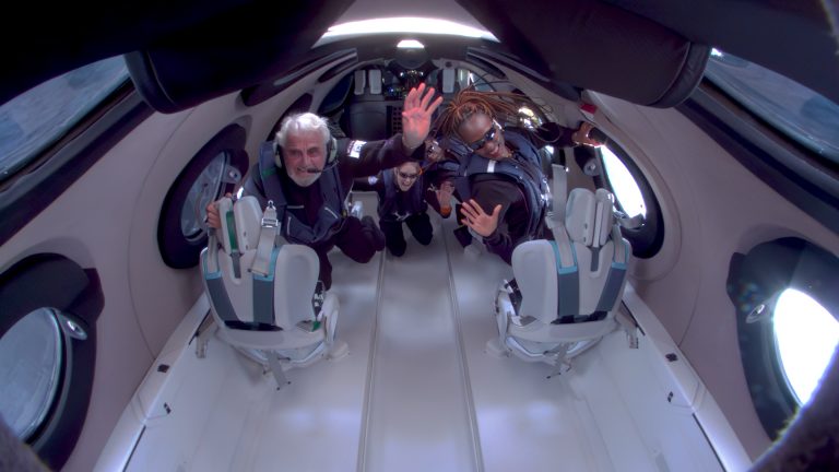 Első alkalommal vitt fizetős űrturistát a világűr peremére a Virgin Galactic