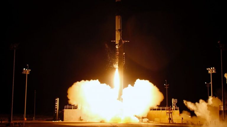 Véletlen lyukat ütött az atmoszférába az amerikai Űrhaderő