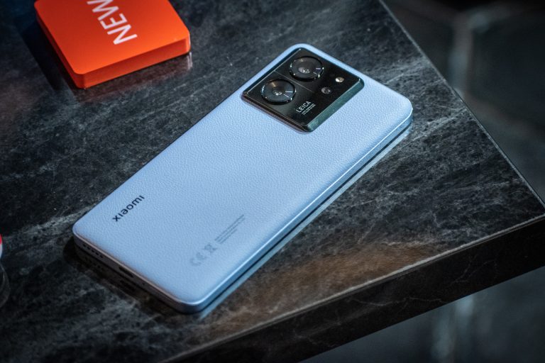 Megfizethető árú csúcskategóriás telefont mutatott be a Xiaomi