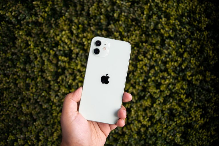 Tényleg sugárveszélynek vannak kitéve az iPhone 12-tulajdonosok?