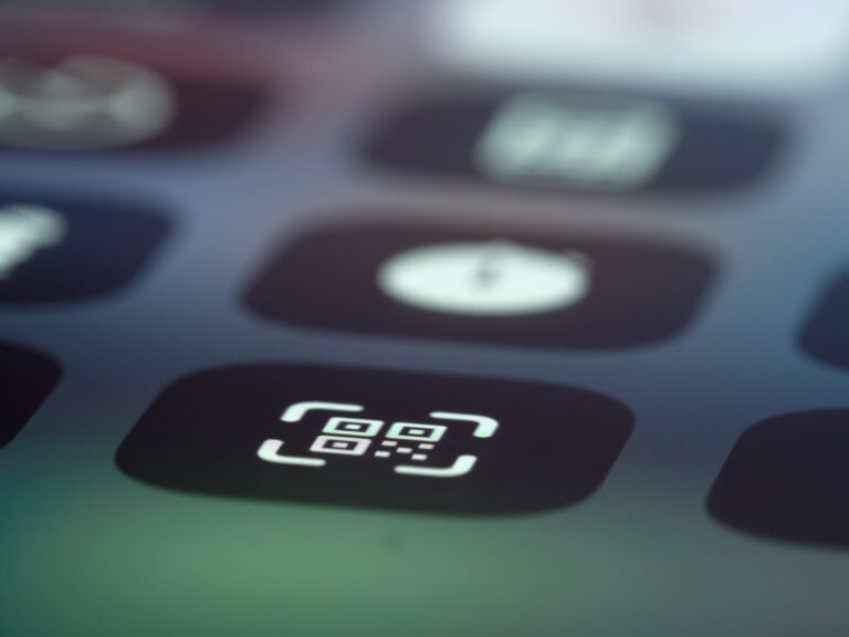 Legyünk óvatosak a QR-kódok beolvasásakor, ez lett a csalók egyik kedvenc új eszköze
