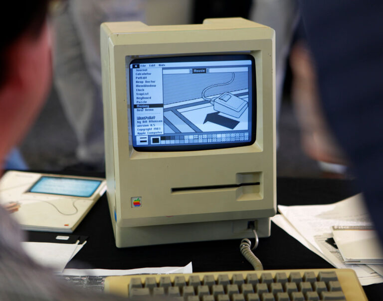 Kereken negyven éve mutatták be a számítógépet, aminek neve egybeforrt az Apple-lel