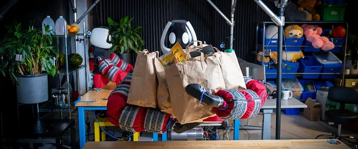 Teljes testét beveti a Toyota robotja, hogy segítsen az embereknek