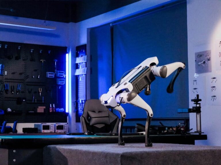 A robotkutya bármilyen körülmények között talpra áll