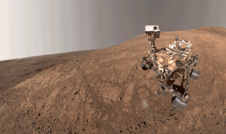 A sasszeműek hívatlan látogatót fedezhetnek fel a Marson a NASA képén