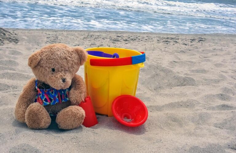 Milyen játékokkal készüljünk a strandra, hogy gyermekünk ne unatkozzon?