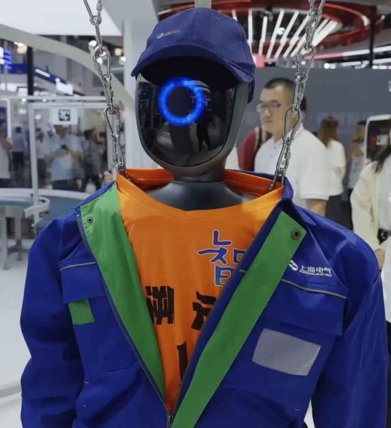 Számítógépagyú kínai robotmunkást mutattak be