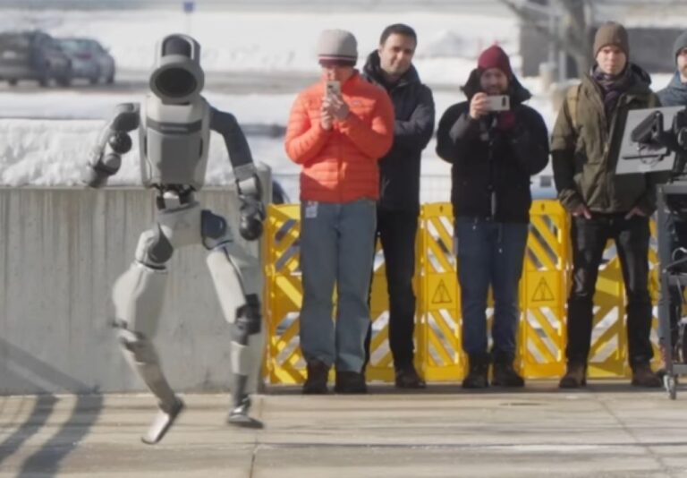 Ritkán lehet ilyen bénázást látni egy robottól, pedig csúcsmodellről van szó